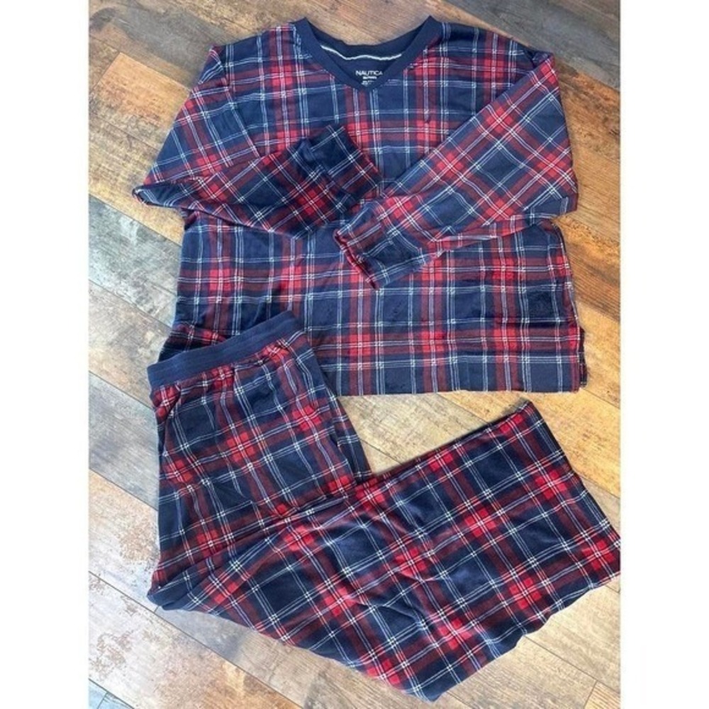 Nautica Women's XXL Red and Navy Plaid Pajama Set‎